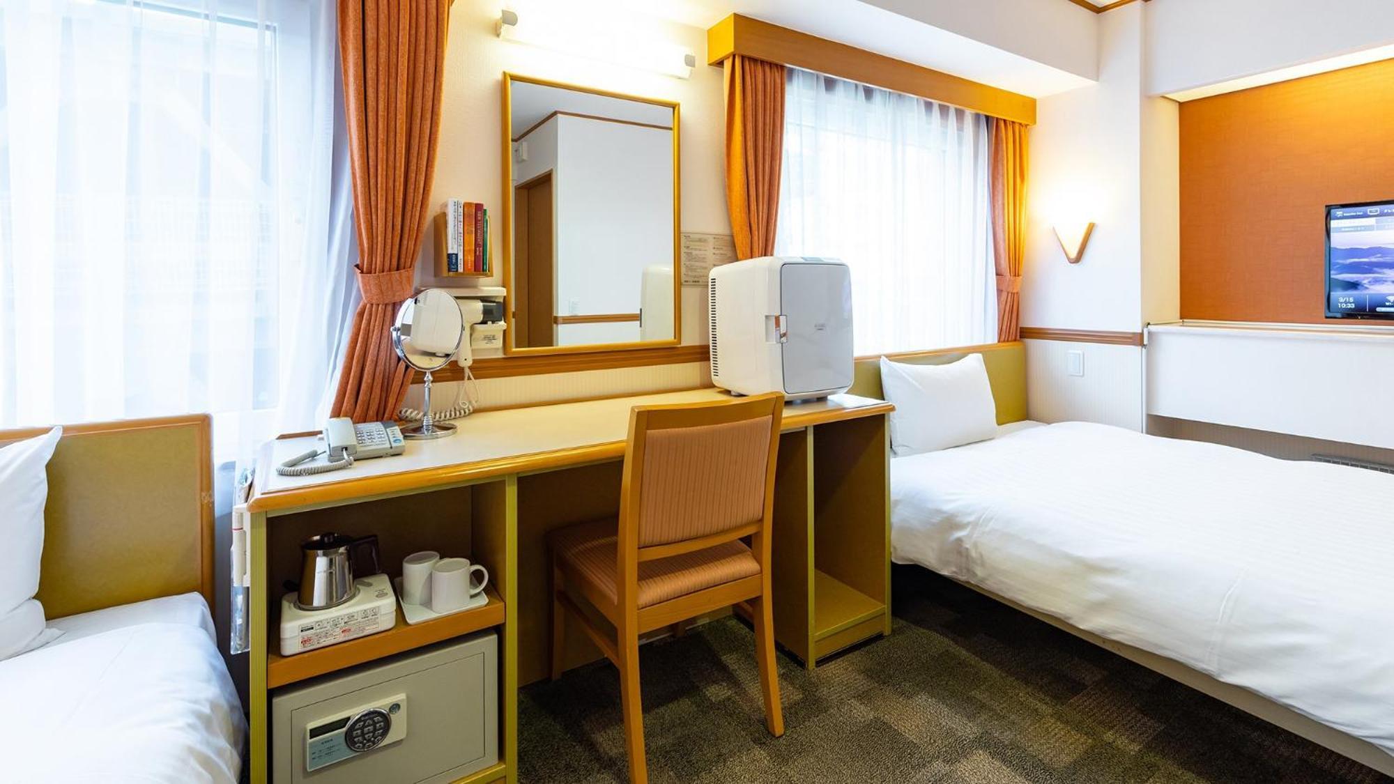 Toyoko Inn Kanda Akihabara Токио Номер фото